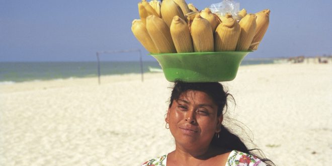 Maisverkäuferin in Celestún, Yucatan, Mexiko