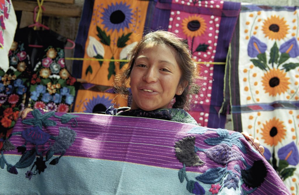 Verkäuferin in Zinacantan nahe San Cristobal de las Casas, Chiapas, Mexiko