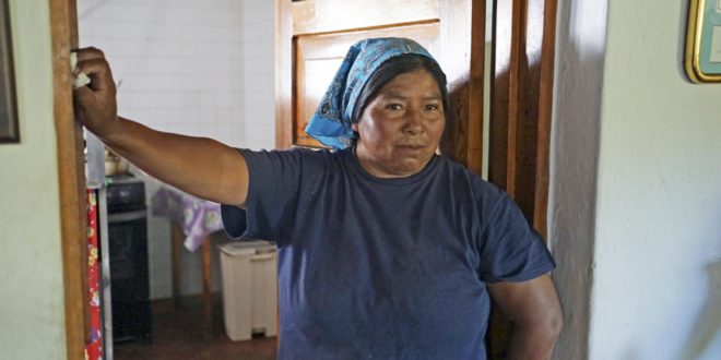 Frau der indigenen Ethnie der Tarahumara, Mexiko