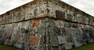 Pyramide der gefiederten Schlange in Xochicalco, Mexiko