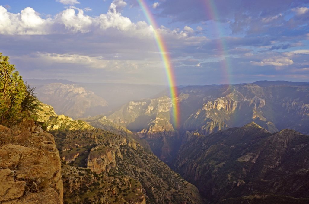 Doppelter Regenbogen über der Kupferschlucht, Mexiko