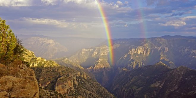 Doppelter Regenbogen über der Kupferschlucht, Mexiko